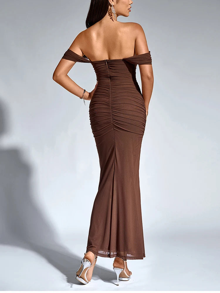 Asia: Vestido largo de mujer tipo corsé con hombros al descubierto